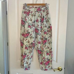 Vintage floral pleated cropped high waisted pants.